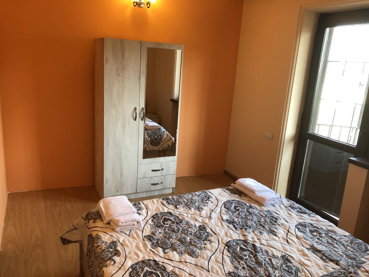 Ms. Jackson Hostel Tbilisi Ngoại thất bức ảnh