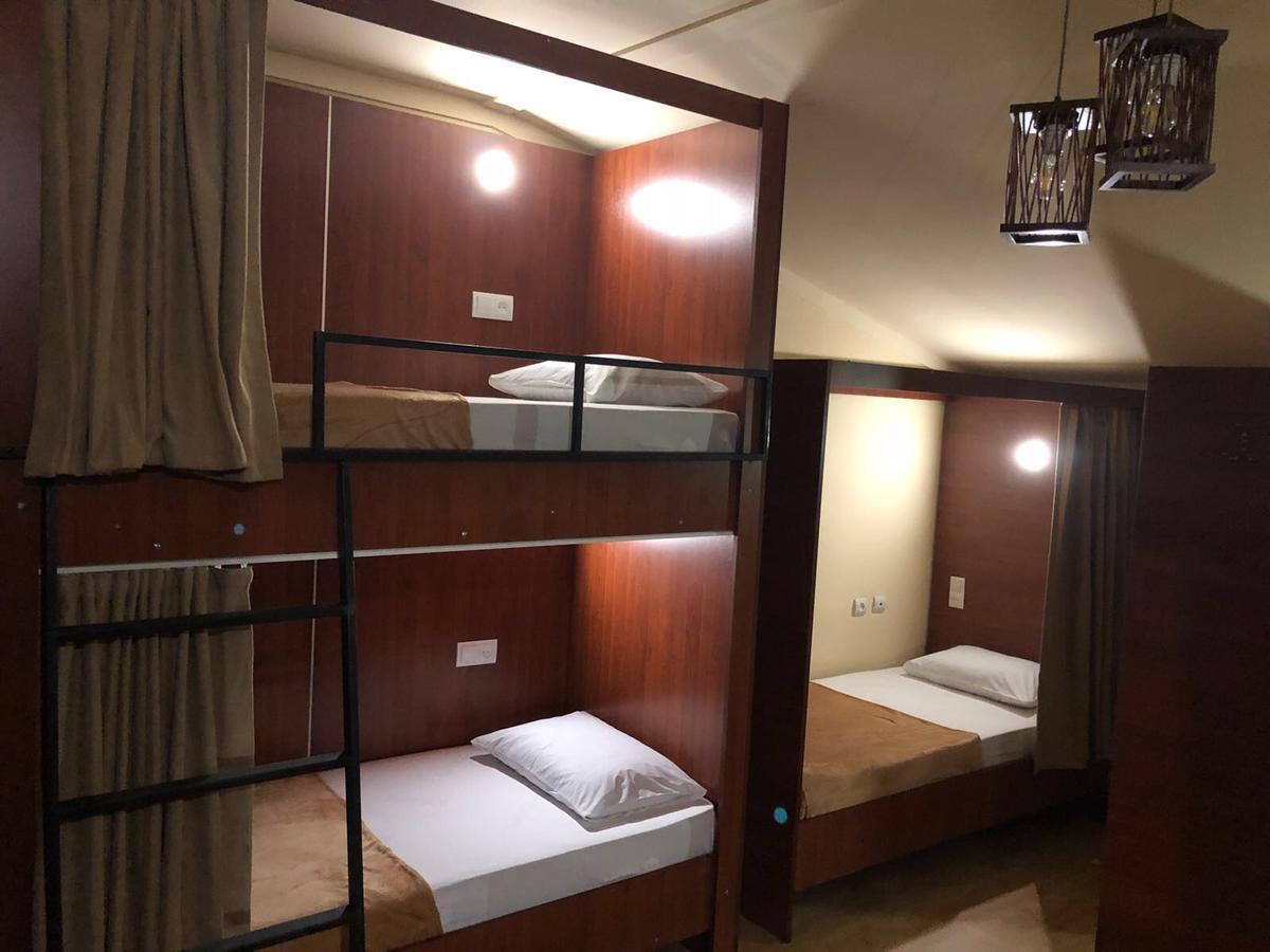 Ms. Jackson Hostel Tbilisi Ngoại thất bức ảnh