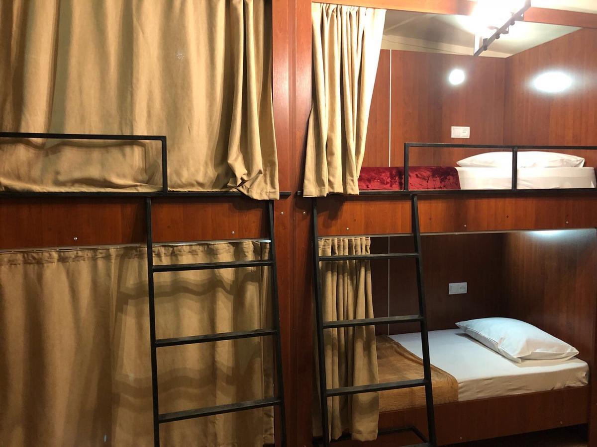 Ms. Jackson Hostel Tbilisi Ngoại thất bức ảnh
