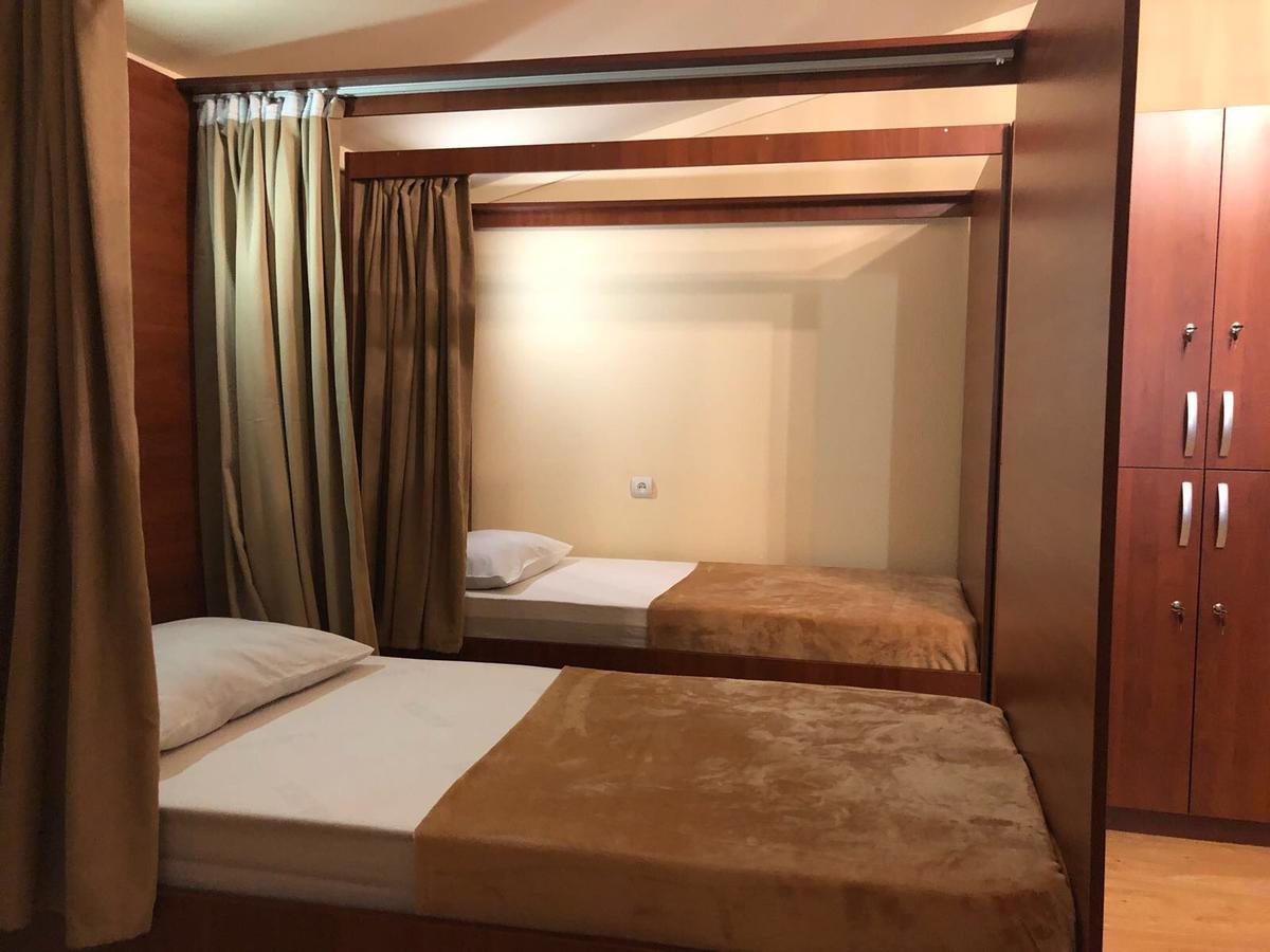 Ms. Jackson Hostel Tbilisi Ngoại thất bức ảnh
