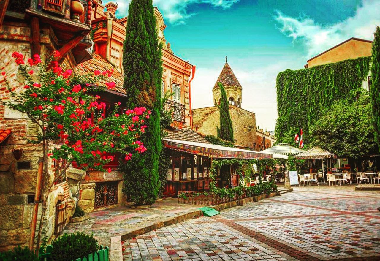 Ms. Jackson Hostel Tbilisi Ngoại thất bức ảnh